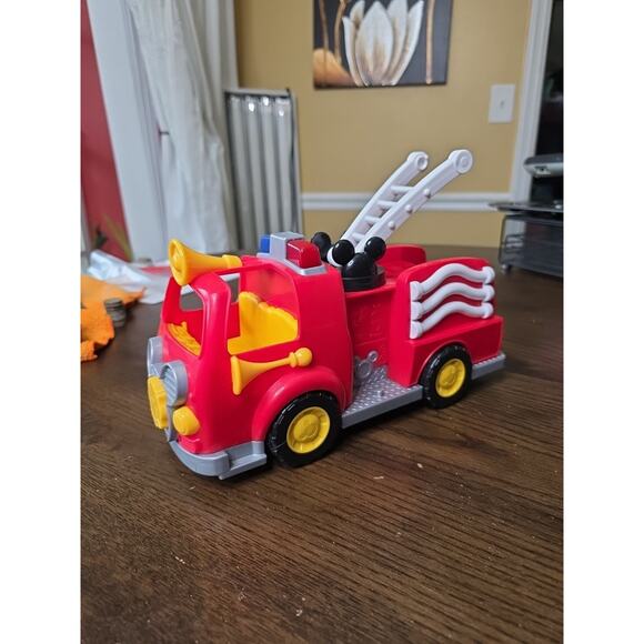 Disney Mickey Mouse Clubhouse Fire Truck Engine - Working Sounds And Lights - Picture 3 of 14